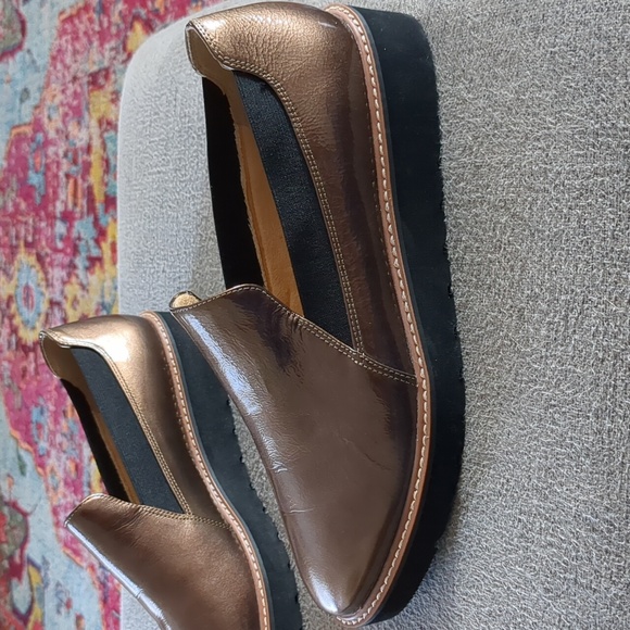 NATURALIZER Adra Slip-On Shoe. Copper/Bronze. Beautiful Fall shoe for Fall. - Picture 6 of 7